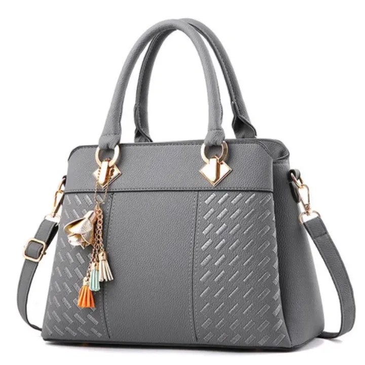 Sac à Main Style Créateur avec Pompons - Élégance et Simplicité à Petit Prix