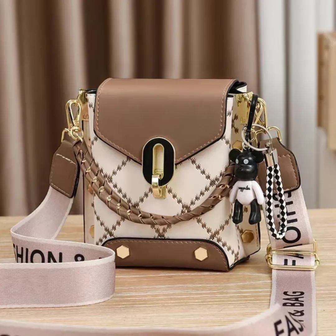 Sac à Main Décontracté Chic – Design Tendance avec Sangle Large et Porte-Clé Ourson