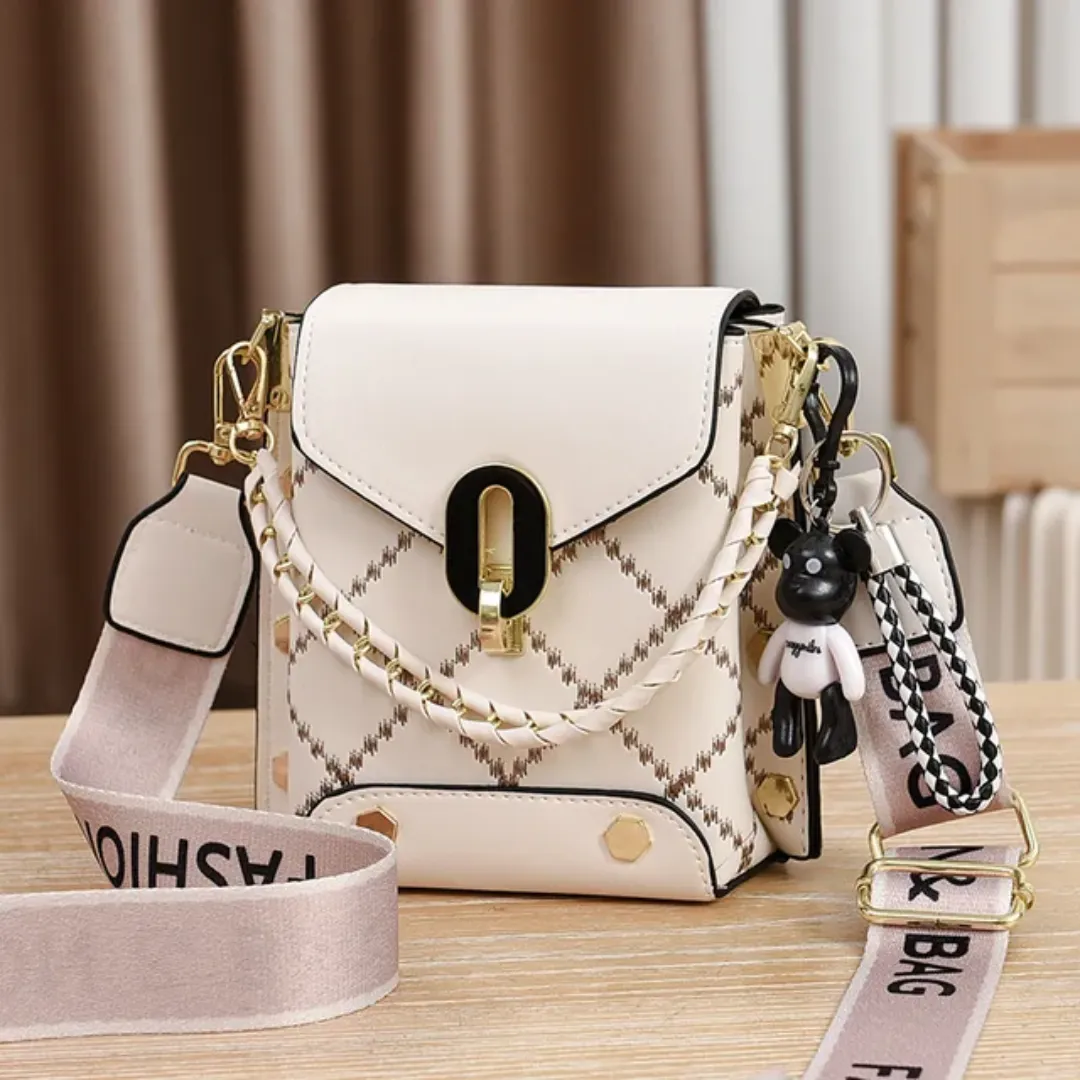 Sac à Main Décontracté Chic – Design Tendance avec Sangle Large et Porte-Clé Ourson